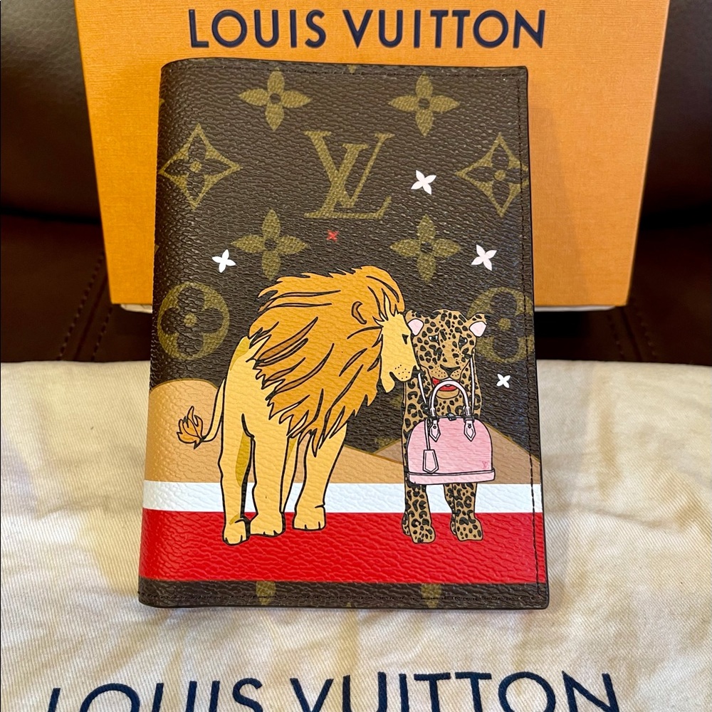 Louis Vuitton Christmas Monogram Passport Cover holder 2018 Animation cardwallet